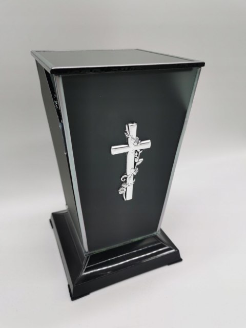 ZNICZ ZNICZE CZARNA SATYNOWA KAPLICZKA Z APLIKACJĄ