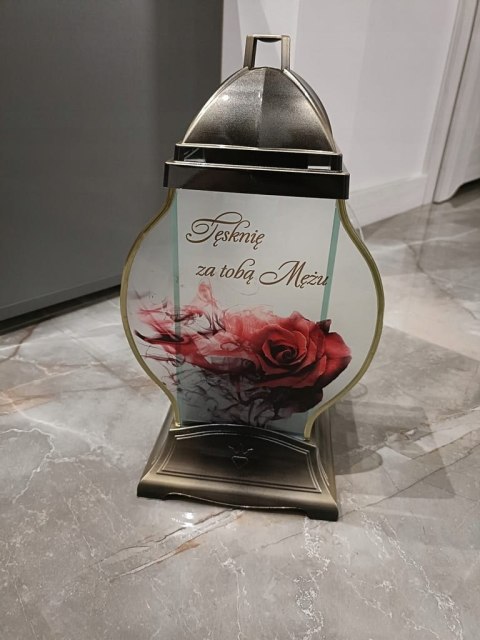 ZNICZ SZKLANA KAPLICZKA Z RÓŻĄ I DEDYKACJĄ DLA MĘŻA
